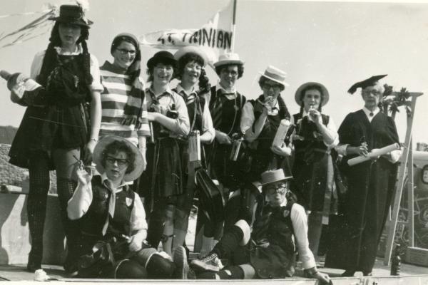 chs09152 CADS carnival float 1950s.jpg