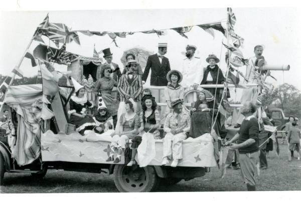 chs09155 CADS carnival float 1950s.jpg