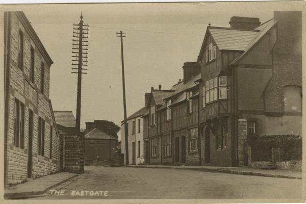 chs09190 Cardiff road houses and Edmondes Arms.jpg