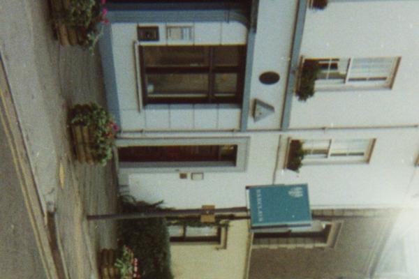 chs09353 x045 64 High Street and Old Hall 1994.jpg