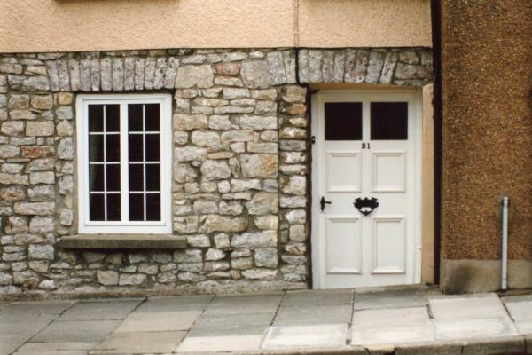 chs09368-1 x045 Eastgate north side doorways 1991.jpg