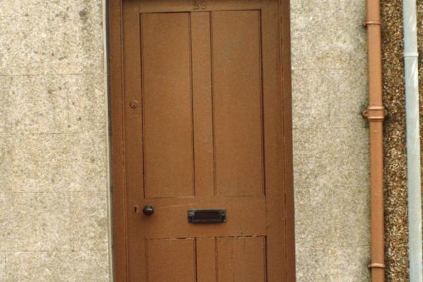 chs09368-3 x045 Eastgate north side doorways 1991.jpg