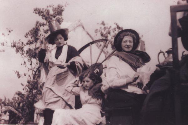 chs09438 WI carnival float 1955.jpg