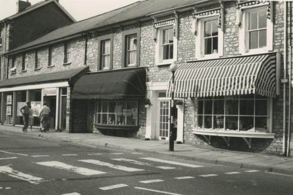 chs09472-2 x046 High Street north side 1981.jpg