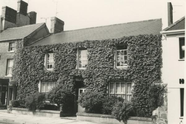 chs09478 x046 77 High Street Llwyncelyn 1981.jpg