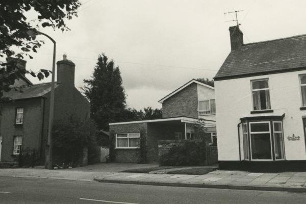 chs09486 x046 34a Westgate and 36 Thira Cottage 1981.jpg