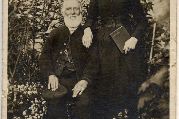 chs09508 Mr and Mrs White of Moss Cottage Llanblethian.jpg