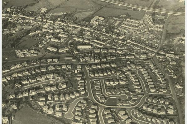 chs09509 Aerial view of Cowbridge ca 1983.jpg