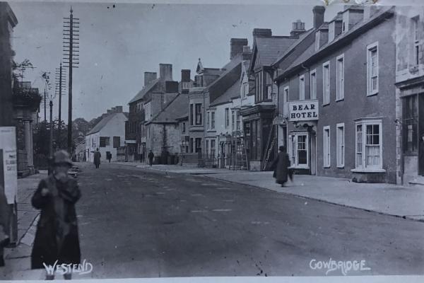 chs09543 High Street looking west ca 1915.jpeg