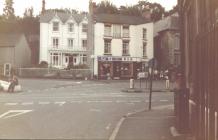 Llangollen. sglodion yr N Bar