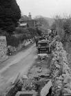 Gosod carthffosydd yn Llanelltud, Tachwedd 1952