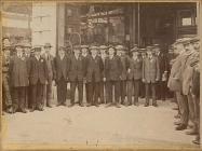 Staff cwmni Tom Norton Ltd, tua'r flwyddyn 1910