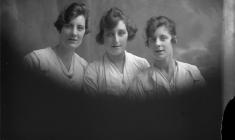 Portrait photograph of the Williams sisters, c...