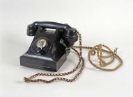 Bakelite telephone, c.1930s [image 1 of 2]