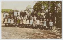 Merched Ysgol Llanwnnen c.1920