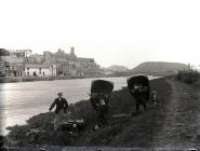 Coracle men and their children