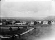 Llanymddyfri, gan edrych o Goed-cefn-yr-allt