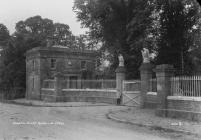 Harpton Court gates and lodge