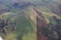  LLYSSIN HILL, HILLFORT AND CROSSDYKES