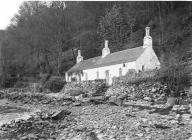  FOXHOLE, COTTAGE ON BEACH