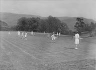 Disgyblion yn chwarae tenis, Ysgol Breswyl Plas...