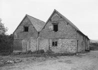  PLAS ASHPOOL BARN, LLANDYRNOG