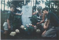 Kathleen Evans visiting her fathers grave