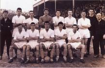 Photograph of team, 1958-1959