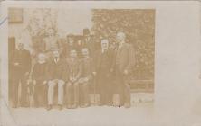 Group outside Cwmdu Inn, possibly Court Leet...