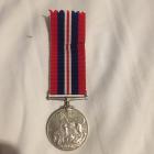 Dyfarnu Medal yr Ail Ryfel Byd 1939-45 i Harry...