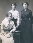 Winnie and sisters 1915