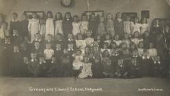 Dosbarth Miss Nuttall Ysgol y Cyngor Greenfield...