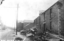 Cilfynydd, Merthyr Road, yn dangos polion tram...